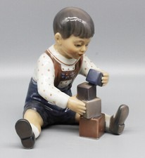 Porzellanfigur Junge mit