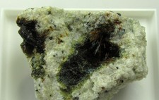 F101  Britholit und Hauyn in Sanidin, Fo. In den Dellen/Eifel