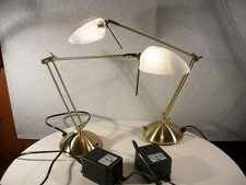 Zwei Nachttischlampen