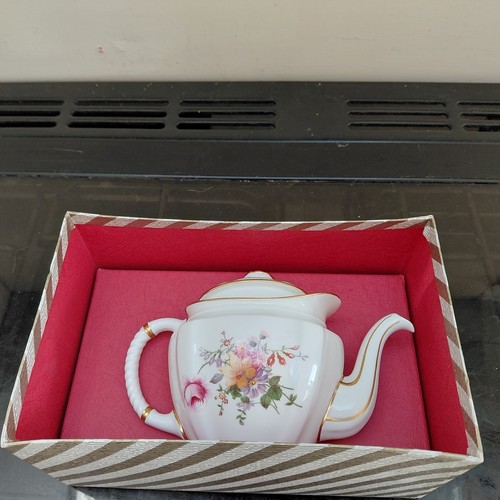 Royal crown derby - crown, "derby