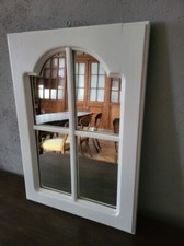 schöner Wandspiegel als Dekoration