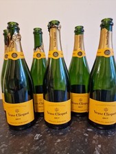 10x leere Veuve Clicquot