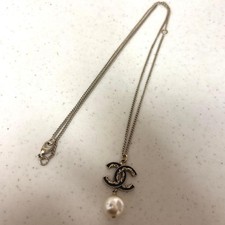 CHANEL Perlenkette mit CC