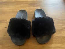 Hausschuhe Damen Schwarz mit Plüsch Puschelschuhe Flausch Größe 38