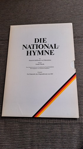 Die nationalhymne mit - mit, innen