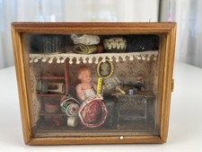 Diorama Schaukasten Puppe