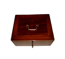 Alte massive Geldkassette