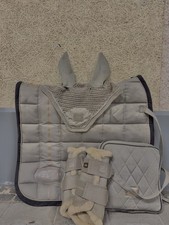 Eskadron Schabracke+ Vordergamaschen mit Fell + Fliegenhaube & Bandagen Heritage