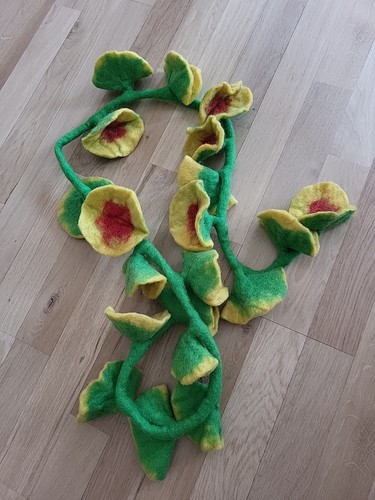 Blumenkette blumenschal filz - blumenkette,