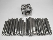 Punzensatz mit Würfelanke