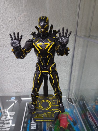 Hot toys iron man - iron,