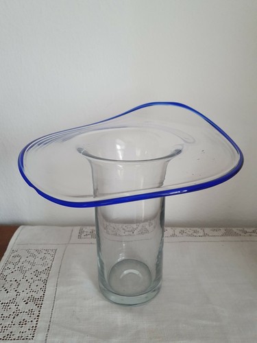Glasvase groß geschwungen
