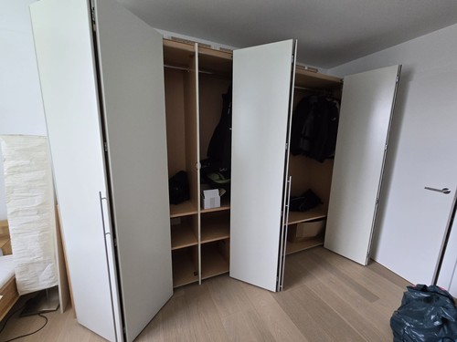 Kleiderschrank für