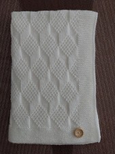 Handgestrickte Babydecke.
