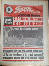 SPORT BEOBACHTER mit Fußball