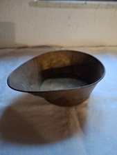 Alte Messingschütte von einer