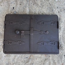 Alte Ofentür Ofen Tür Kachelofen mit Rahmen antik Eisen zweiflügelig