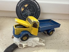 Vilmer 1/43 Volvo Hauber LKW Pritsche blau-gelb. Dänemark. Fehlteil Reifen ?