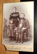 Familie - Mann mit Bart & Frau & 2 kleine Kinder / KAB Moritz Buchholz Berlin