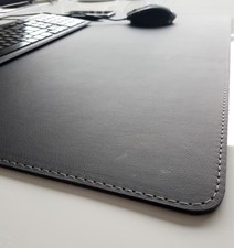 Schreibtischunterlage sanft lux Kunst Leder 60x40 Schwarz mit Silbergrauer Naht,