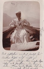 Mittenwald Foto-AK 1906 Hübsche Frau in Sonntagskleidung rudert Bayern 2510197