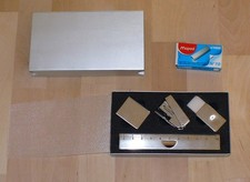 Mini Schreibtisch-Set: Lineal+Stift+Spitzer+Radiergummi+Tacker in Metallbox