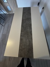 Esstisch in Weiß mit einem