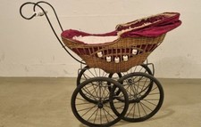 nostalgischer Puppenwagen