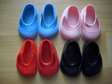 4 Paar Puppenschuhe aus