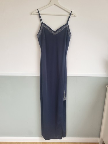 Dunkelblaues abendkleid mit - dunkelblaues,