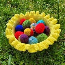 Osterdeko: Körbchen und 9