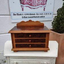 Kleine Holzkommode mit Wurzelfurnier – feines Gesellenstück, Schmuckkästchen