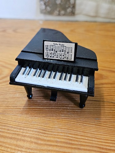 5025 352 altes klavier - (rb)5025-352,,
