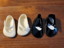 Zwei Paar Puppenschuhe 50/60