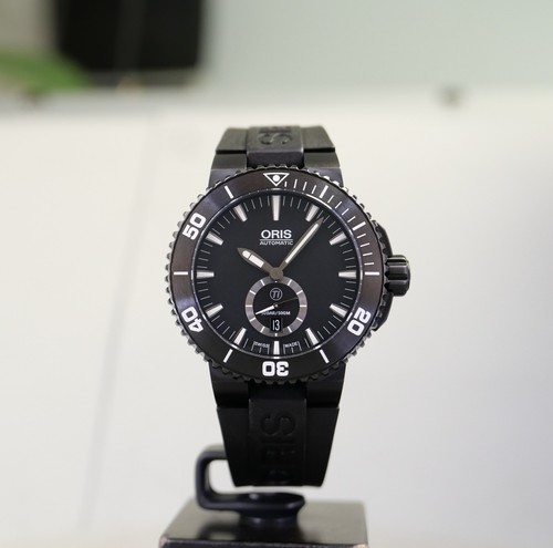 Oris aquis titan small date - aquis,