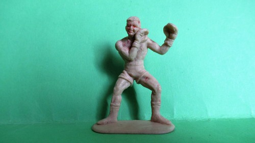 Boxerfigur aus kunststoff - aus,