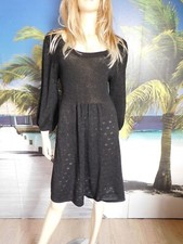 schönes schwarzes Damenkleid