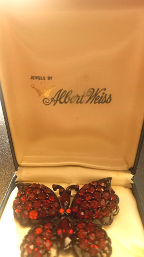 Vintage:"Weiss"Brosche