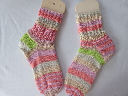 Handgestrickte socken gr - handgestrickte, in