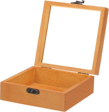 Unvollendete Holzvitrine mit