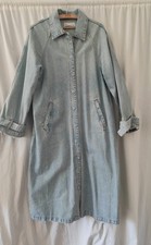 Langer stylischer Jeansmantel