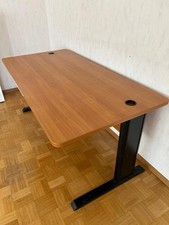 Schreibtisch 160x80cm mit Kabellöcher