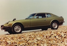 DATSUN 260Z 2+2, MEIST SEITENANSICHT FARBFOTO.