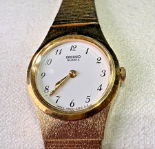 Goldfarbene Damen-Armbanduhr