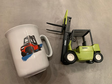 ? Clark Gabelstapler 1:25 von Conrad (Nr. 2972) + Gabelstapler Tasse