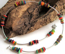 Wunderschöne dekorative Designerkette mit bunte Perlmuttscheiben - 52cm lang