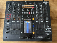 Pioneer DJM 2000 mit Decksaver