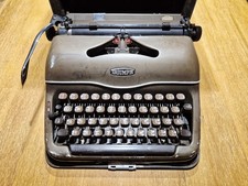 Reise Schreibmaschine TRIUMPH Modell "Perfect" im Koffer