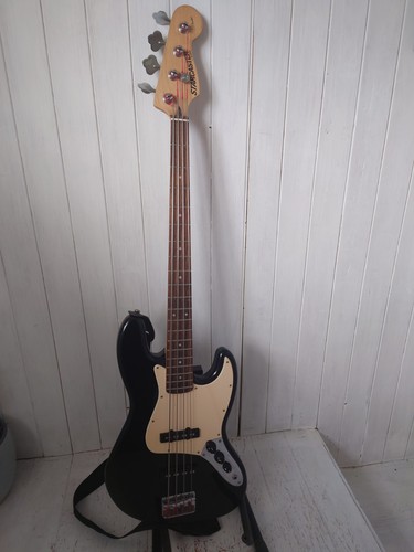 Vintage 2009 starcaster bass - vintage,