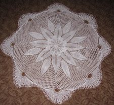 Gestrickte Mitteldecke-Handarbeit-Kunststricken-Spitzendecke-Tischdecke-ca.100cm
